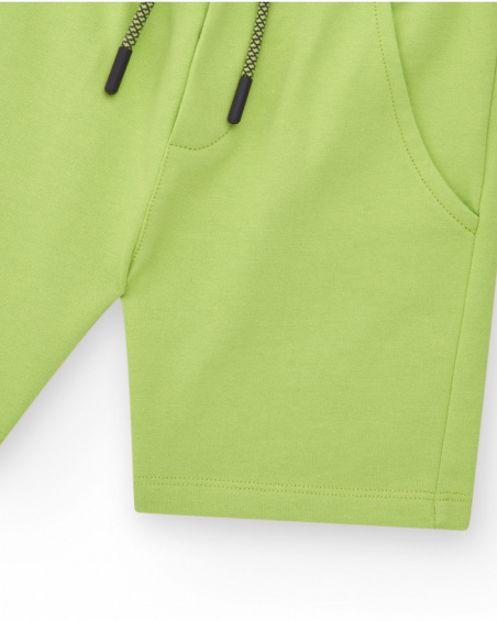 Bermudas para menino na cor verde com cintura elástica e bolsos