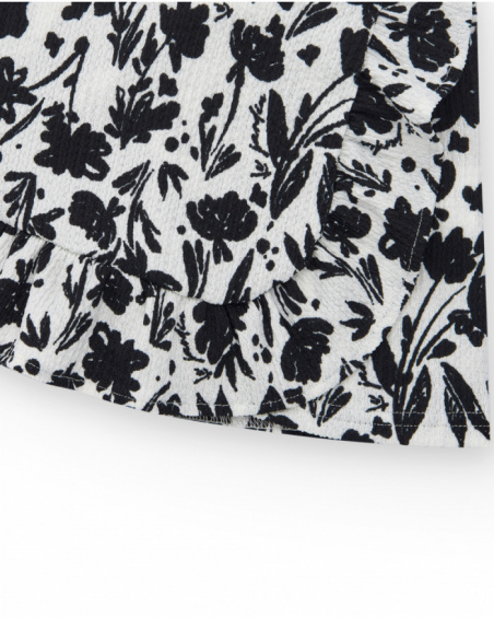 Saia para menina na cor branca com estampa floral e babado.