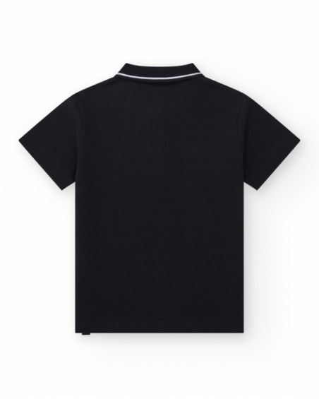 Polo para menino na cor preta com fechamento de botões e gola