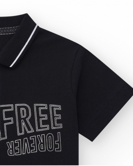 Polo para menino na cor preta com fechamento de botões e gola
