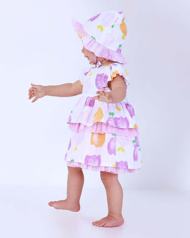 Conjunto de tecido plano para menina com vestido branco estampado de frutas