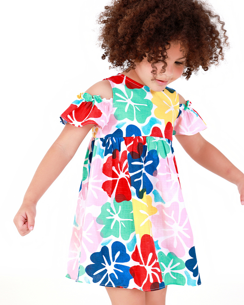 Vestido para menina com estampa floral e ombros descobertos