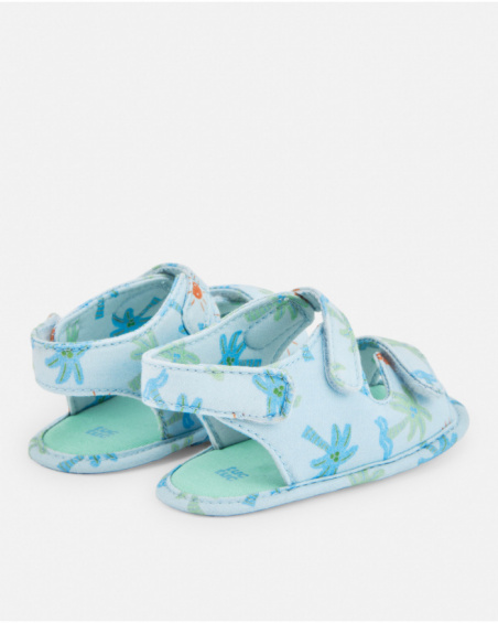 Sandálias azul claro para bebê menino com estampa tropical