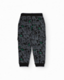 Calça jogger preta infantil com estampa gráfica urbana