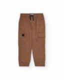 Calça jogger tipo cargo infantil na cor marrom