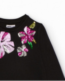 Camiseta preta de manga comprida com flores de lantejoulas para