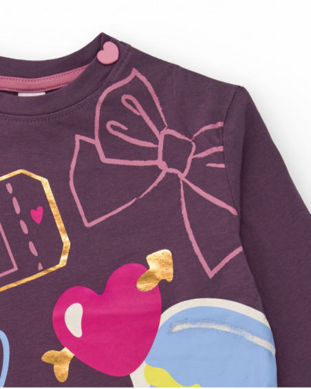 Camiseta roxa para bebê menina com estampa colorida e detalhes