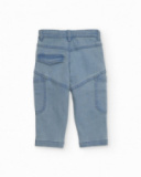 Calça jeans para menino azul claro com bordado de foguete.