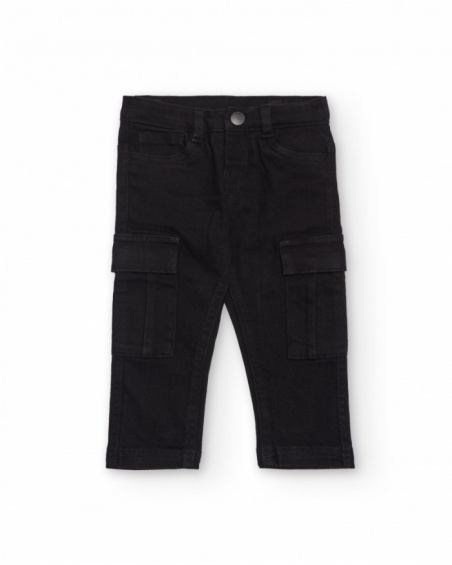 Calça cargo para menino em preto com bolsos laterais