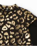 Vestido de menina com estampa animal print dourado