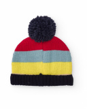 Gorro multicolorido para menino com pompom e texto decorativo.