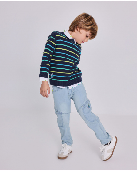 Calça jeans para menino azul claro com bordado de foguete.