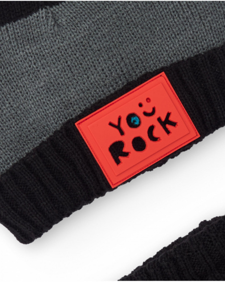 Conjunto de gorro e gola de tricô de menino em preto e cinza