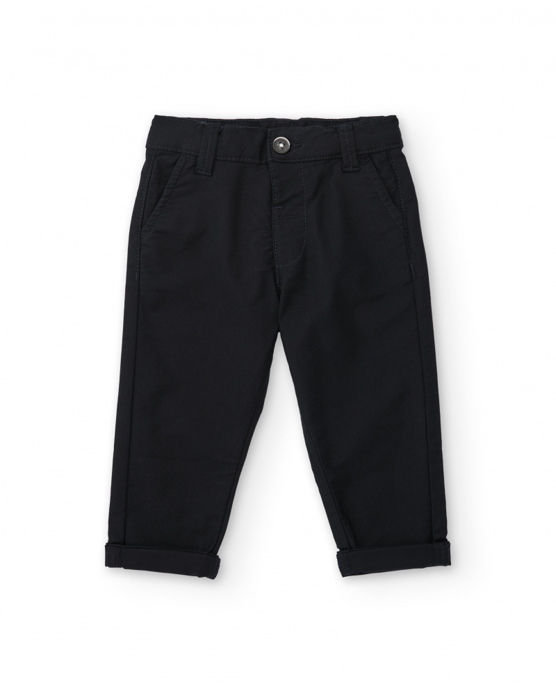Calça de menino preta com bolsos e barra dobrada