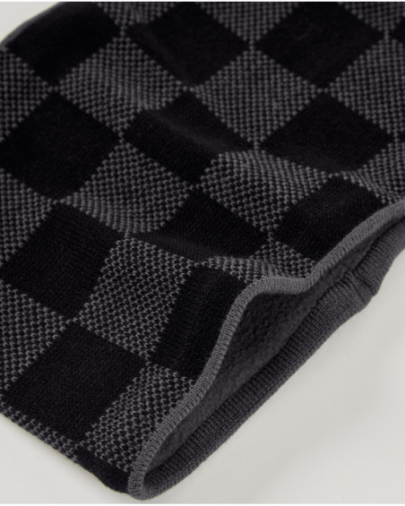 Conjunto de gorro e gola em malha com padrão xadrez preto e