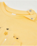 Camiseta de menina de malha com detalhe em relevo e lantejoulas