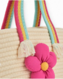 Bolsa de menina em tecido plano com flor acolchoada