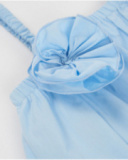 Vestido de menina em tecido plano com adorno de flor