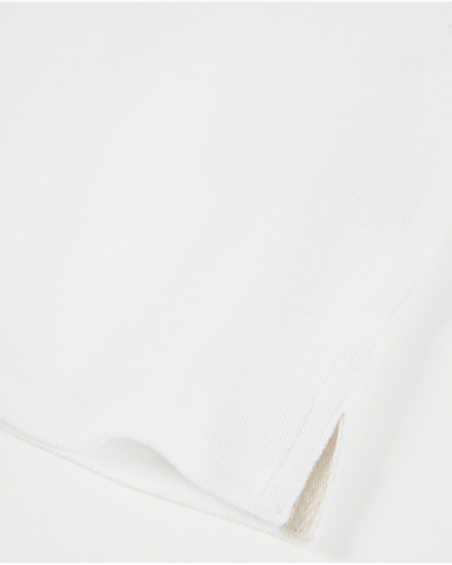 Polo de menino em malha com bordado decorativo