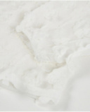 Blusa de menina lisa com aplicações florais