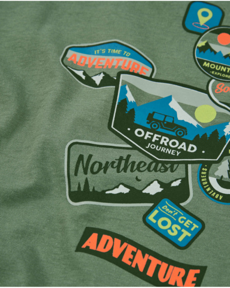 T-shirt de menino em malha com patches gráficos