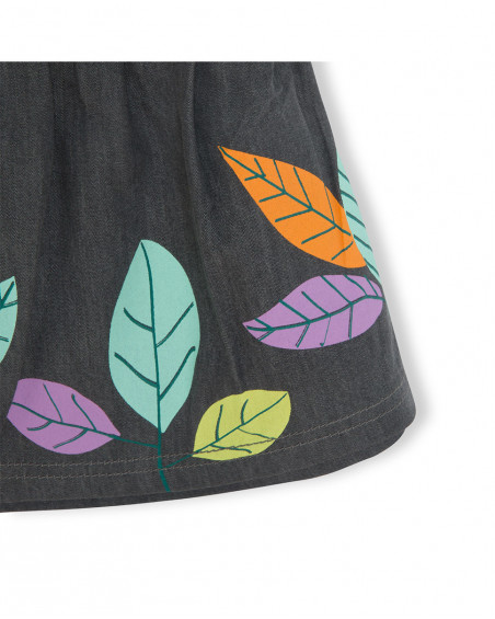 Saia-jardineira cinzento denim folhas e camisola manga curta