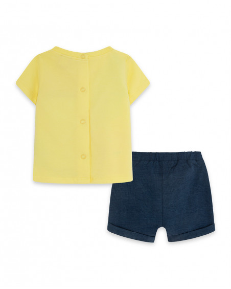 Conjunto de camisola de manga curta branca e bermudas denim Conjunto de camisola de manga curta branca e bermudas denim
