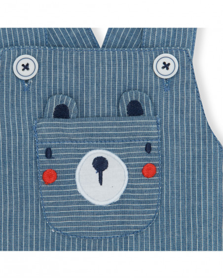 Conjunto de camisola de manga curta branca e jardineiras denim Conjunto de camisola de manga curta branca e jardineiras denim